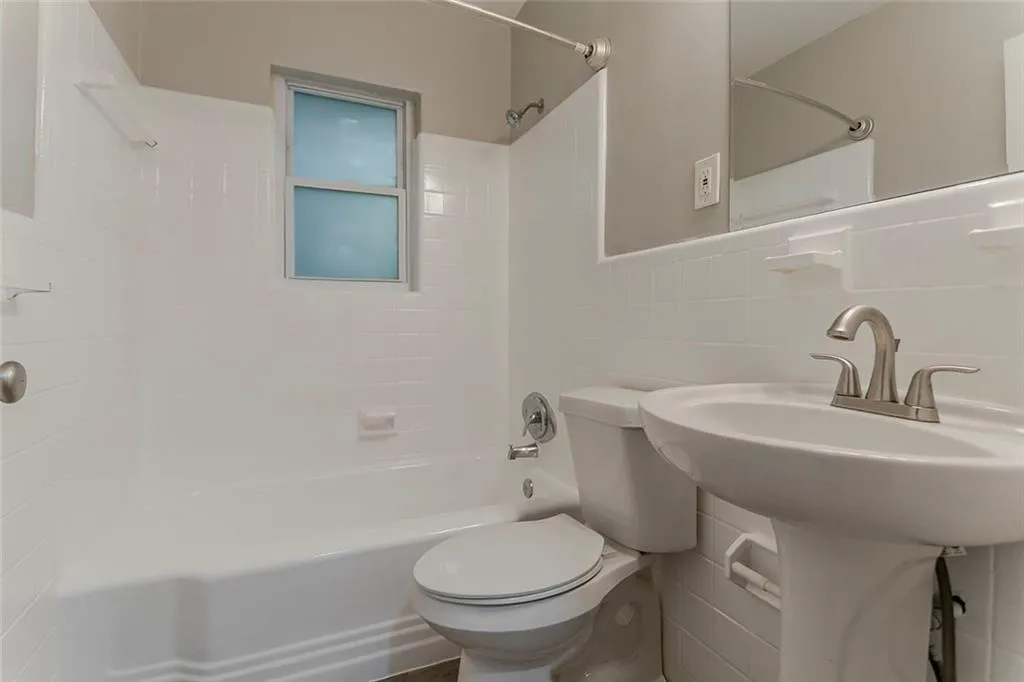 3660 Peachtree Road Ne Unit 2f, Atlanta, Georgia 30319, 2 Bedrooms Bedrooms, ,2 BathroomsBathrooms,Residential,For Sale,3660 Peachtree Road Ne Unit 2f,7615884