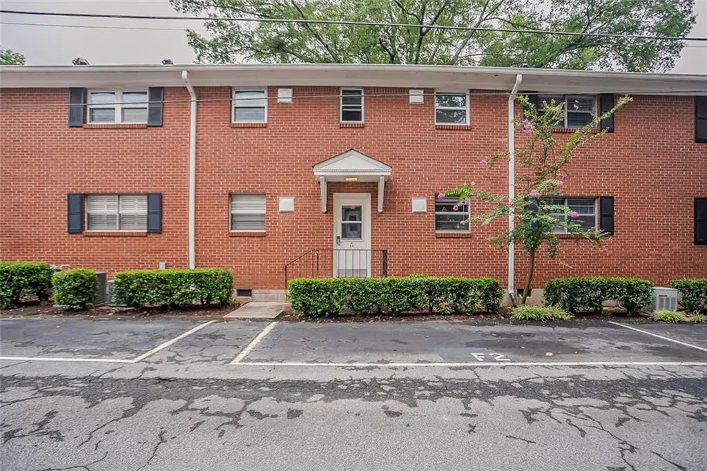 3660 Peachtree Road Ne Unit 2f, Atlanta, Georgia 30319, 2 Bedrooms Bedrooms, ,2 BathroomsBathrooms,Residential,For Sale,3660 Peachtree Road Ne Unit 2f,7615884