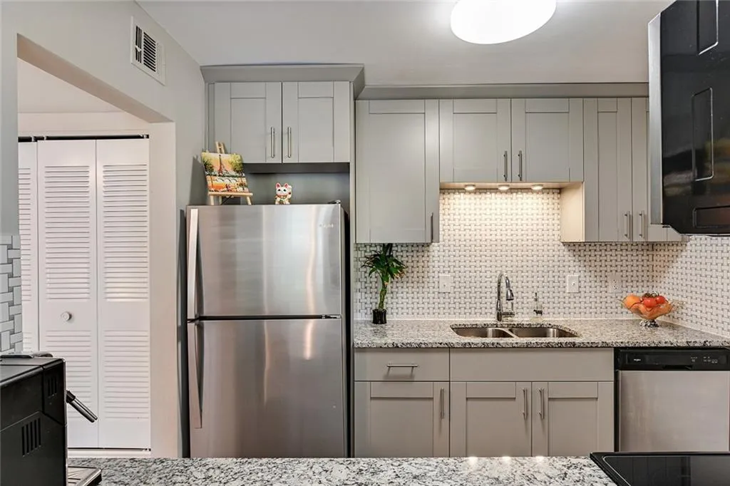 3007 Wingate Way, Sandy Springs, Georgia 30350, 1 Bedroom Bedrooms, ,1 BathroomBathrooms,Residential,Sold,3007 Wingate Way,6705332