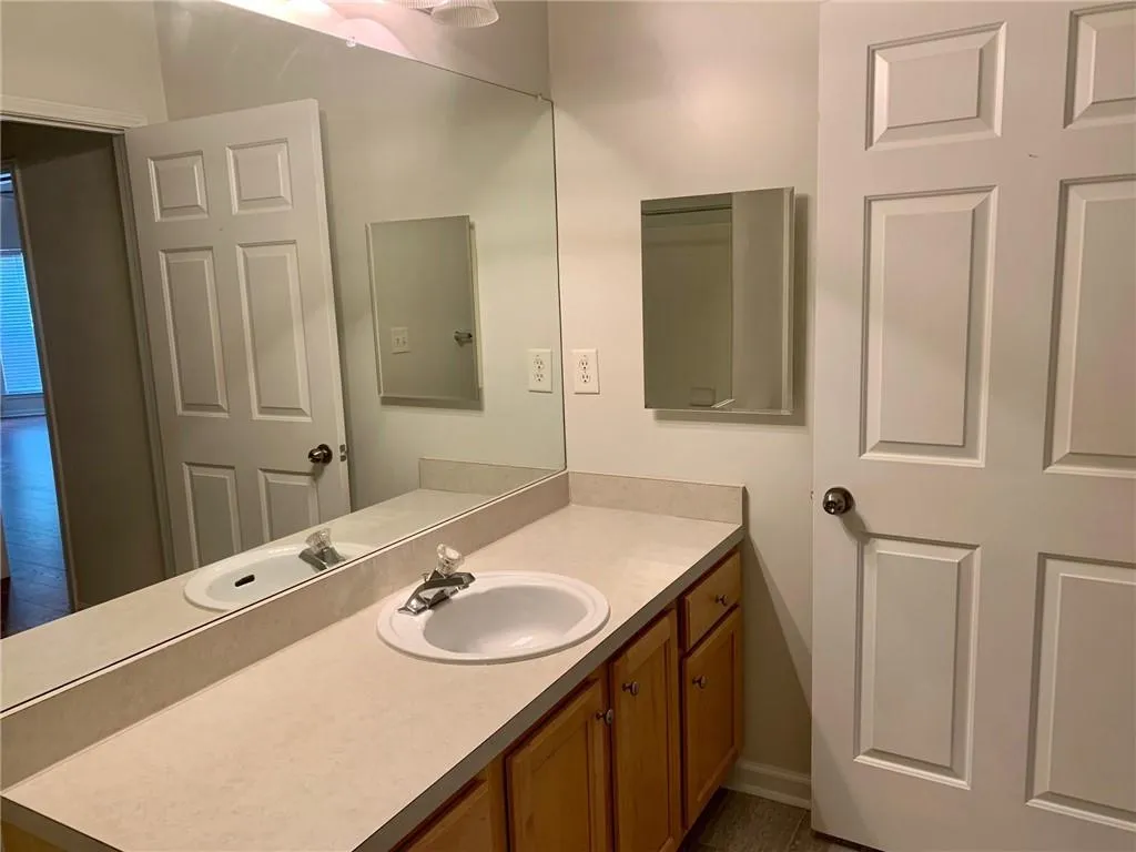 5641 Roswell Road Unit 216, Atlanta, Georgia 30342, 2 Bedrooms Bedrooms, ,2 BathroomsBathrooms,Residential,Sold,5641 Roswell Road Unit 216,6934464