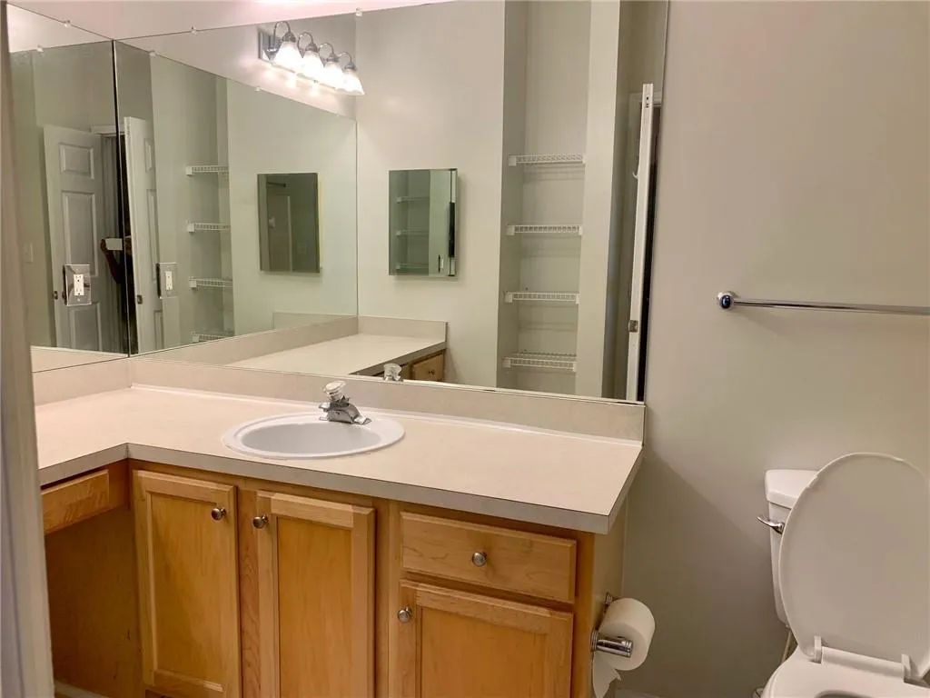 5641 Roswell Road Unit 216, Atlanta, Georgia 30342, 2 Bedrooms Bedrooms, ,2 BathroomsBathrooms,Residential,Sold,5641 Roswell Road Unit 216,6934464