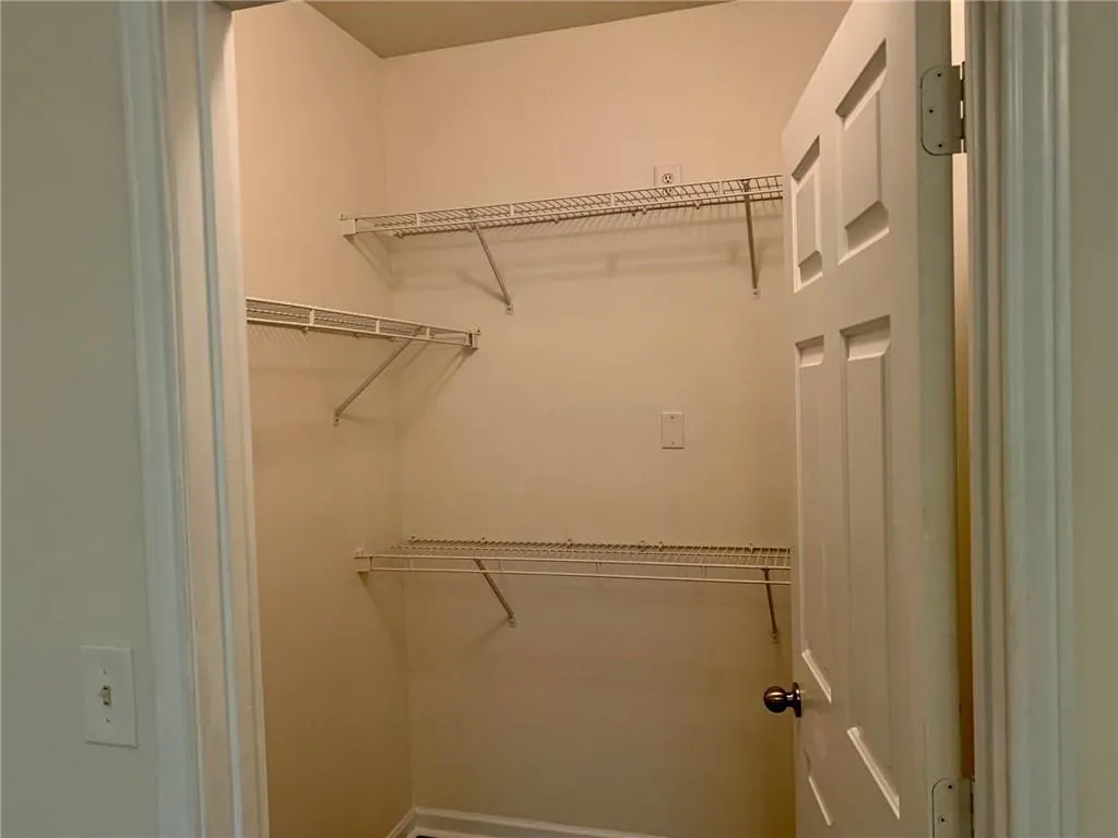 5641 Roswell Road Unit 216, Atlanta, Georgia 30342, 2 Bedrooms Bedrooms, ,2 BathroomsBathrooms,Residential,Sold,5641 Roswell Road Unit 216,6934464