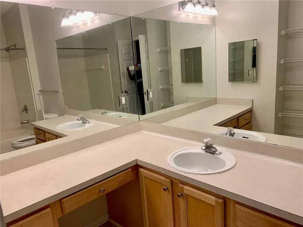 5641 Roswell Road Unit 216, Atlanta, Georgia 30342, 2 Bedrooms Bedrooms, ,2 BathroomsBathrooms,Residential,Sold,5641 Roswell Road Unit 216,6934464