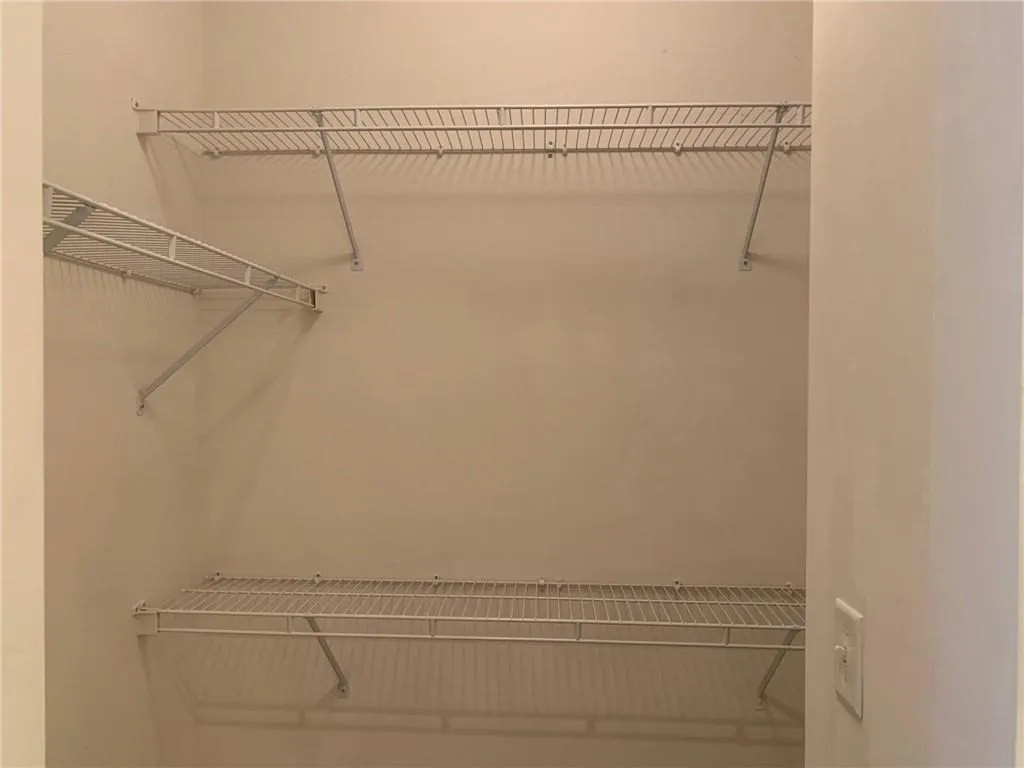 5641 Roswell Road Unit 216, Atlanta, Georgia 30342, 2 Bedrooms Bedrooms, ,2 BathroomsBathrooms,Residential,Sold,5641 Roswell Road Unit 216,6934464