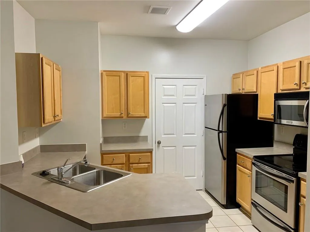 5641 Roswell Road Unit 216, Atlanta, Georgia 30342, 2 Bedrooms Bedrooms, ,2 BathroomsBathrooms,Residential,Sold,5641 Roswell Road Unit 216,6934464