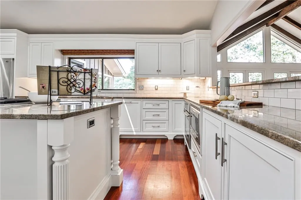 9615 Huntcliff Trace, Sandy Springs, Georgia 30350, 6 Bedrooms Bedrooms, ,5 BathroomsBathrooms,Residential,Sold,9615 Huntcliff Trace,7085946