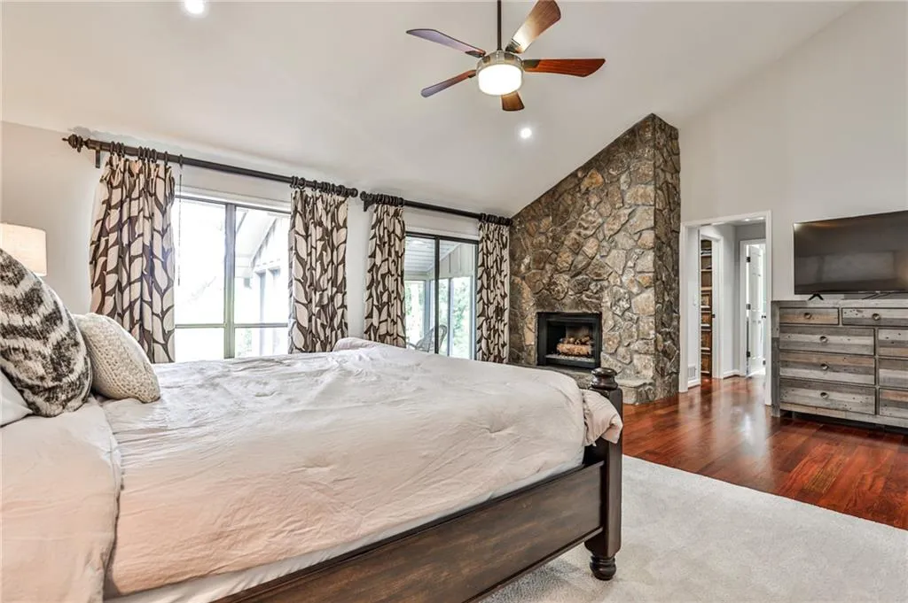 9615 Huntcliff Trace, Sandy Springs, Georgia 30350, 6 Bedrooms Bedrooms, ,5 BathroomsBathrooms,Residential,Sold,9615 Huntcliff Trace,7085946