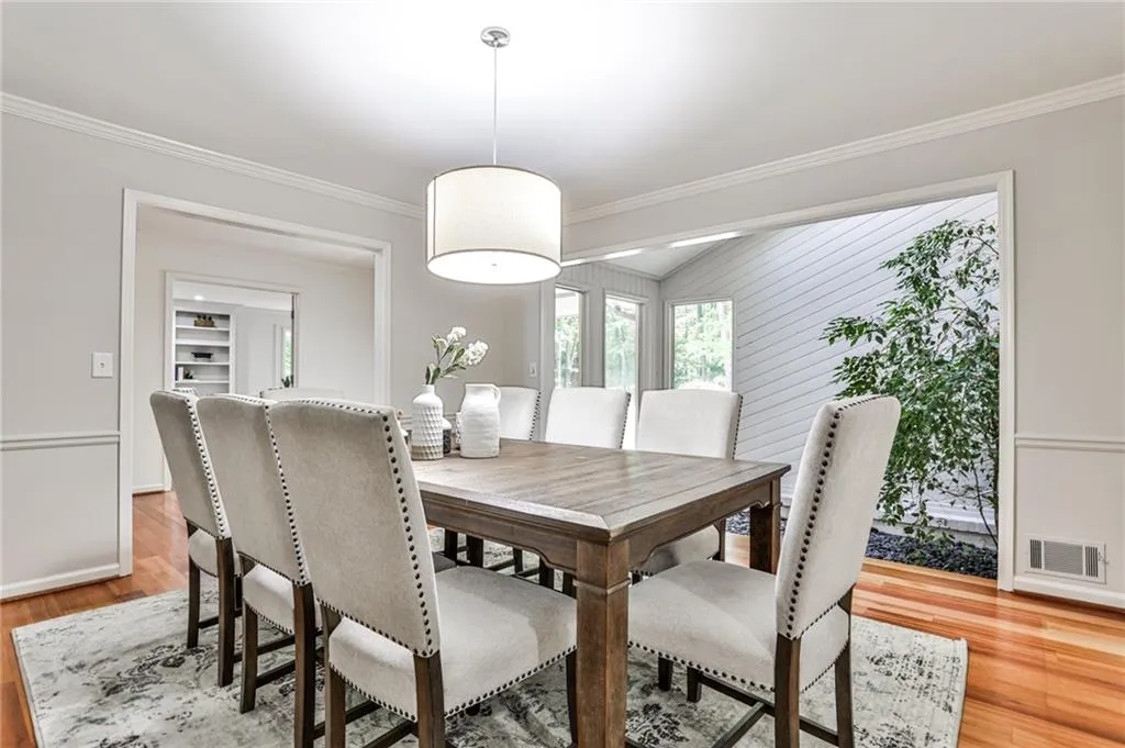 9615 Huntcliff Trace, Sandy Springs, Georgia 30350, 6 Bedrooms Bedrooms, ,5 BathroomsBathrooms,Residential,Sold,9615 Huntcliff Trace,7085946