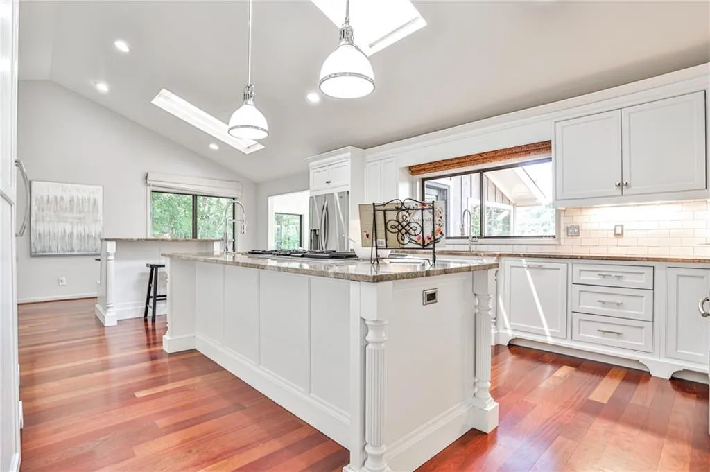 9615 Huntcliff Trace, Sandy Springs, Georgia 30350, 6 Bedrooms Bedrooms, ,5 BathroomsBathrooms,Residential,Sold,9615 Huntcliff Trace,7085946