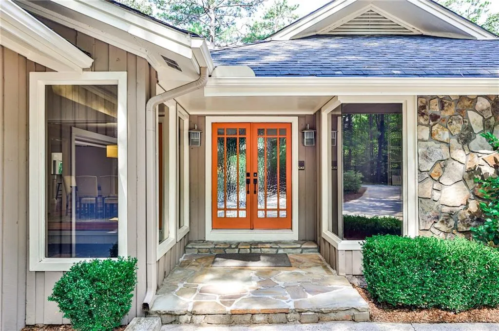 9615 Huntcliff Trace, Sandy Springs, Georgia 30350, 6 Bedrooms Bedrooms, ,5 BathroomsBathrooms,Residential,Sold,9615 Huntcliff Trace,7085946