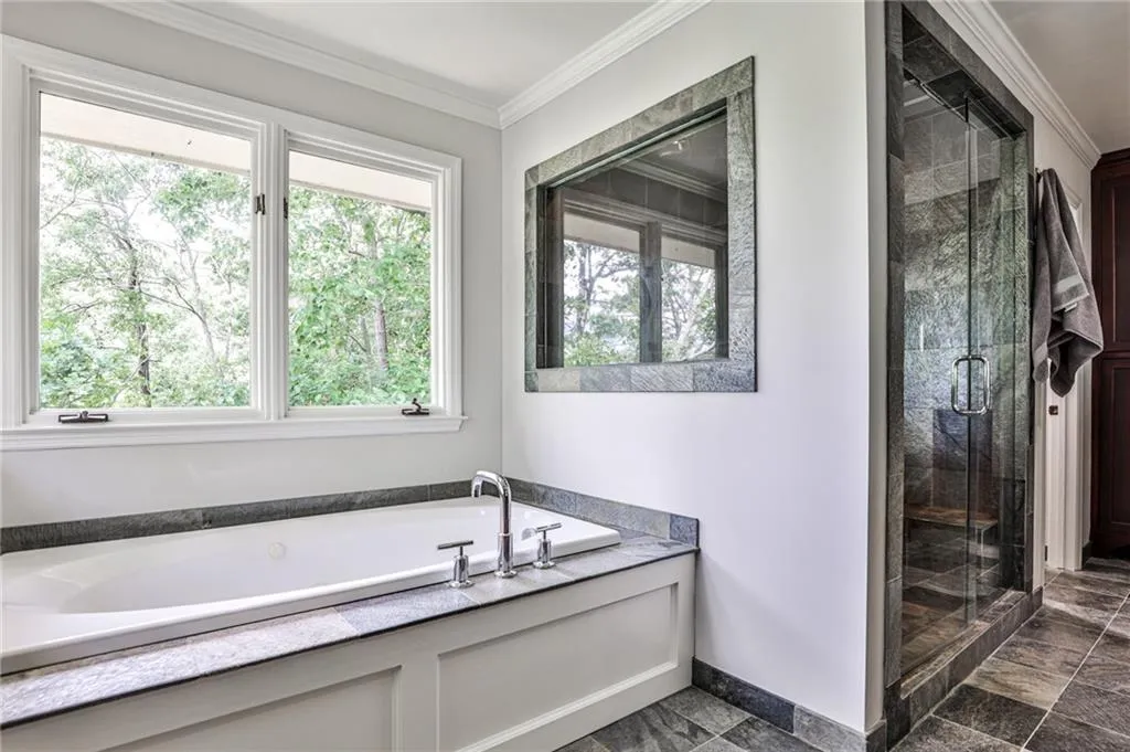 9615 Huntcliff Trace, Sandy Springs, Georgia 30350, 6 Bedrooms Bedrooms, ,5 BathroomsBathrooms,Residential,Sold,9615 Huntcliff Trace,7085946