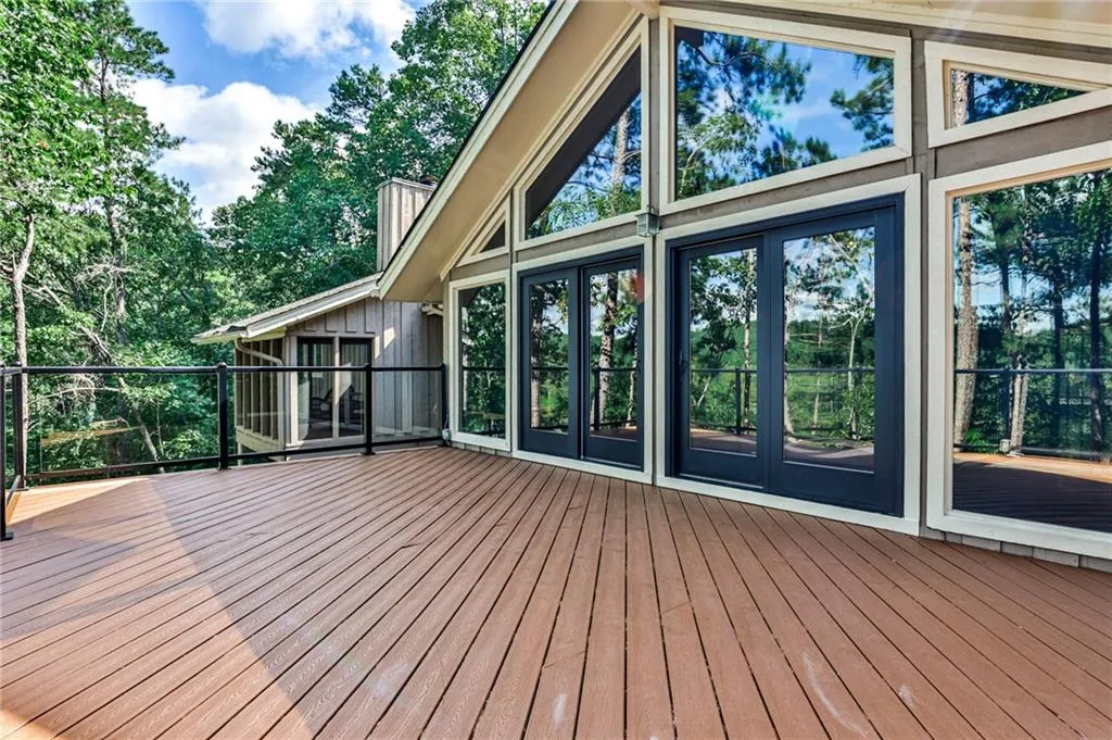 9615 Huntcliff Trace, Sandy Springs, Georgia 30350, 6 Bedrooms Bedrooms, ,5 BathroomsBathrooms,Residential,Sold,9615 Huntcliff Trace,7085946