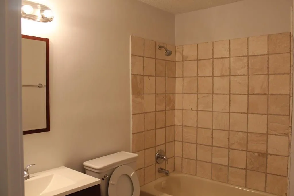 2015 Huntingdon Chase Unit 2015, Sandy Springs, Georgia 30350, 2 Bedrooms Bedrooms, ,2 BathroomsBathrooms,Residential,Sold,2015 Huntingdon Chase Unit 2015,5825162