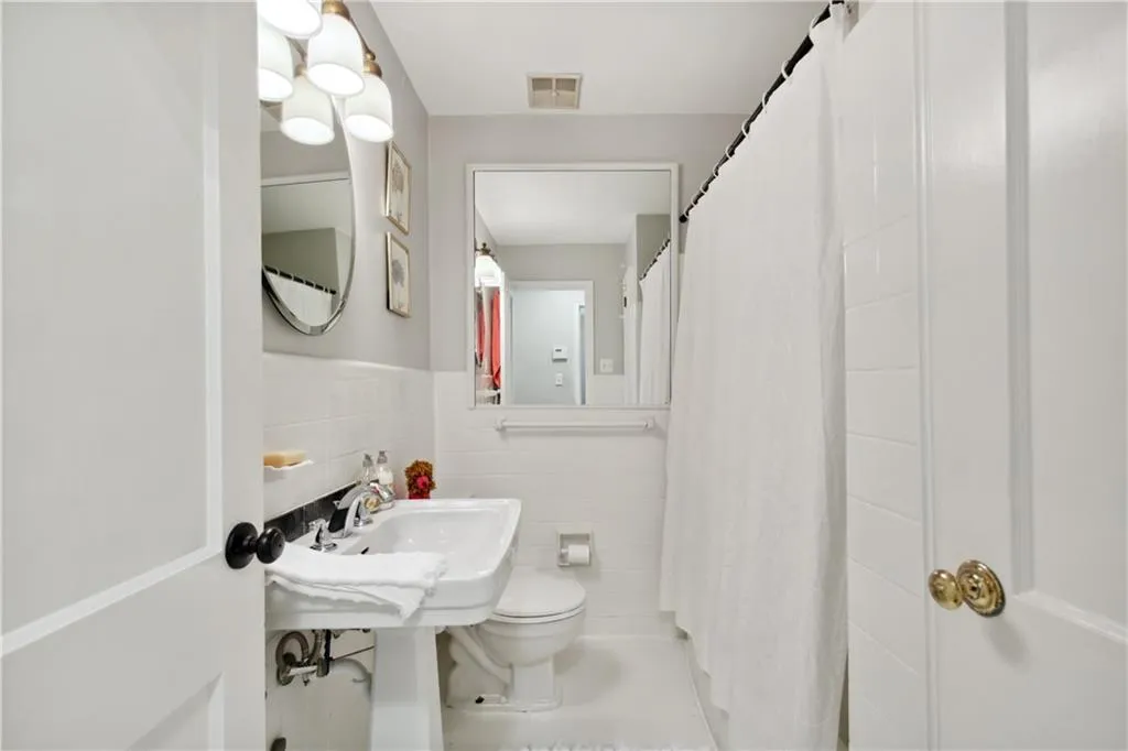 1403 Moores Mill Road Nw, Atlanta, Georgia 30327, 4 Bedrooms Bedrooms, 0 ,3 BathroomsBathrooms,Residential,For Sale,1403 Moores Mill Road Nw,7826150