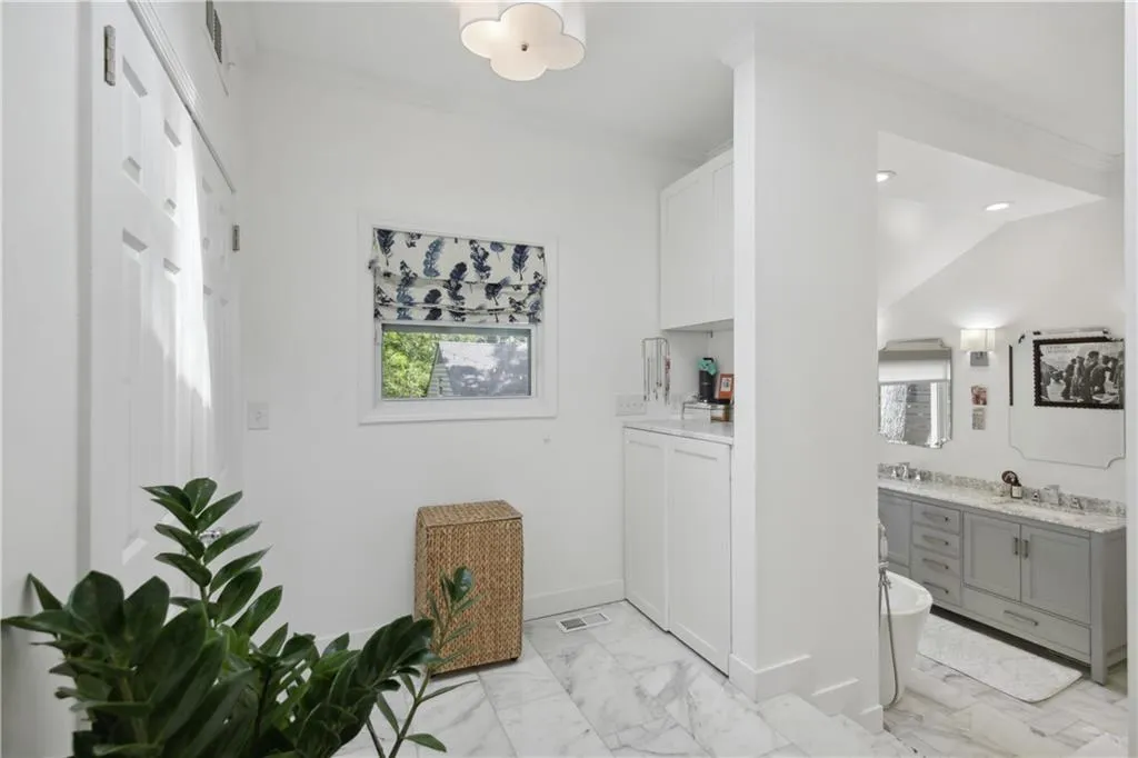 1403 Moores Mill Road Nw, Atlanta, Georgia 30327, 4 Bedrooms Bedrooms, 0 ,3 BathroomsBathrooms,Residential,For Sale,1403 Moores Mill Road Nw,7826150