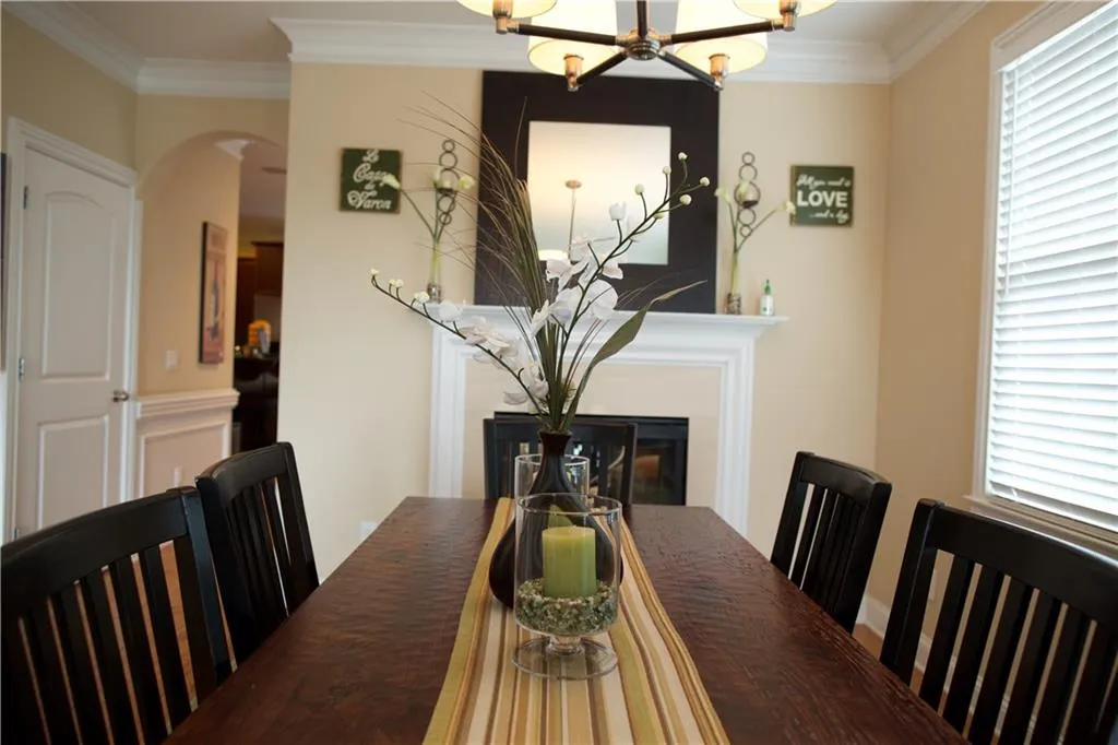 1055 Davis Circle Nw Unit R, Atlanta, Georgia 30318, 4 Bedrooms Bedrooms, ,3 BathroomsBathrooms,Residential,Sold,1055 Davis Circle Nw Unit R,5811898