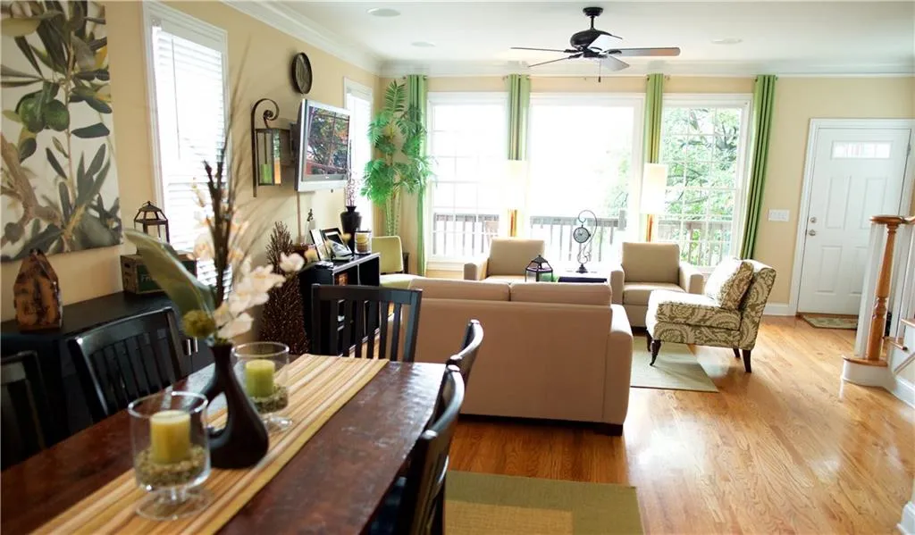 1055 Davis Circle Nw Unit R, Atlanta, Georgia 30318, 4 Bedrooms Bedrooms, ,3 BathroomsBathrooms,Residential,Sold,1055 Davis Circle Nw Unit R,5811898
