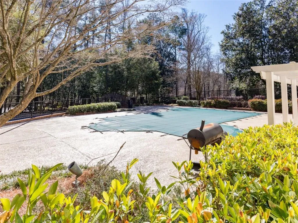 6804 Glenridge Drive Unit D, Atlanta, Georgia 30328, 2 Bedrooms Bedrooms, ,1 BathroomBathrooms,Residential,Sold,6804 Glenridge Drive Unit D,5963198