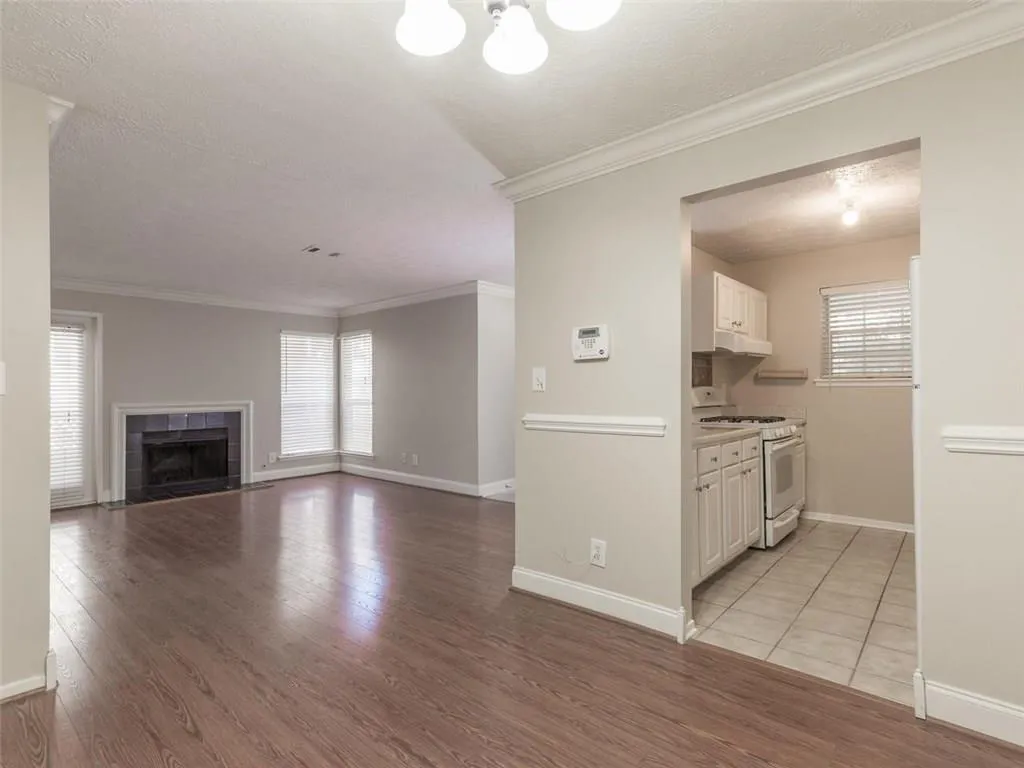 6804 Glenridge Drive Unit D, Atlanta, Georgia 30328, 2 Bedrooms Bedrooms, ,1 BathroomBathrooms,Residential,Sold,6804 Glenridge Drive Unit D,5963198