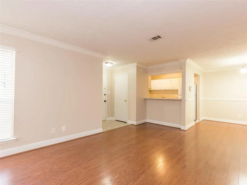 6804 Glenridge Drive Unit D, Atlanta, Georgia 30328, 2 Bedrooms Bedrooms, ,1 BathroomBathrooms,Residential,Sold,6804 Glenridge Drive Unit D,5963198