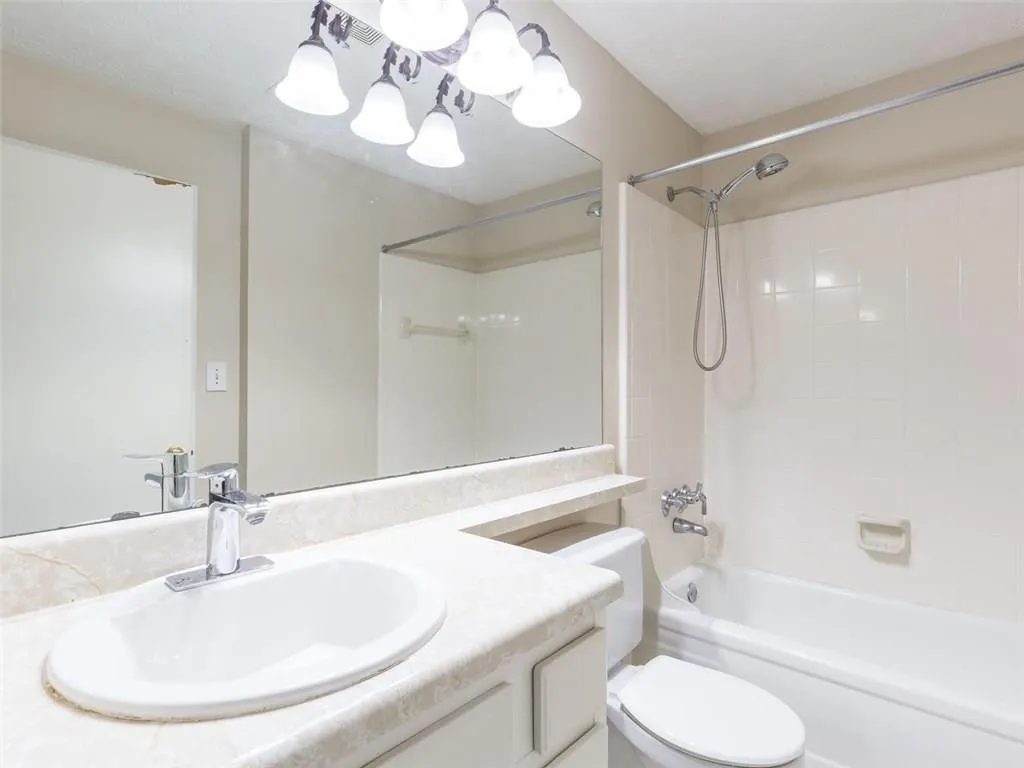 6804 Glenridge Drive Unit D, Atlanta, Georgia 30328, 2 Bedrooms Bedrooms, ,1 BathroomBathrooms,Residential,Sold,6804 Glenridge Drive Unit D,5963198