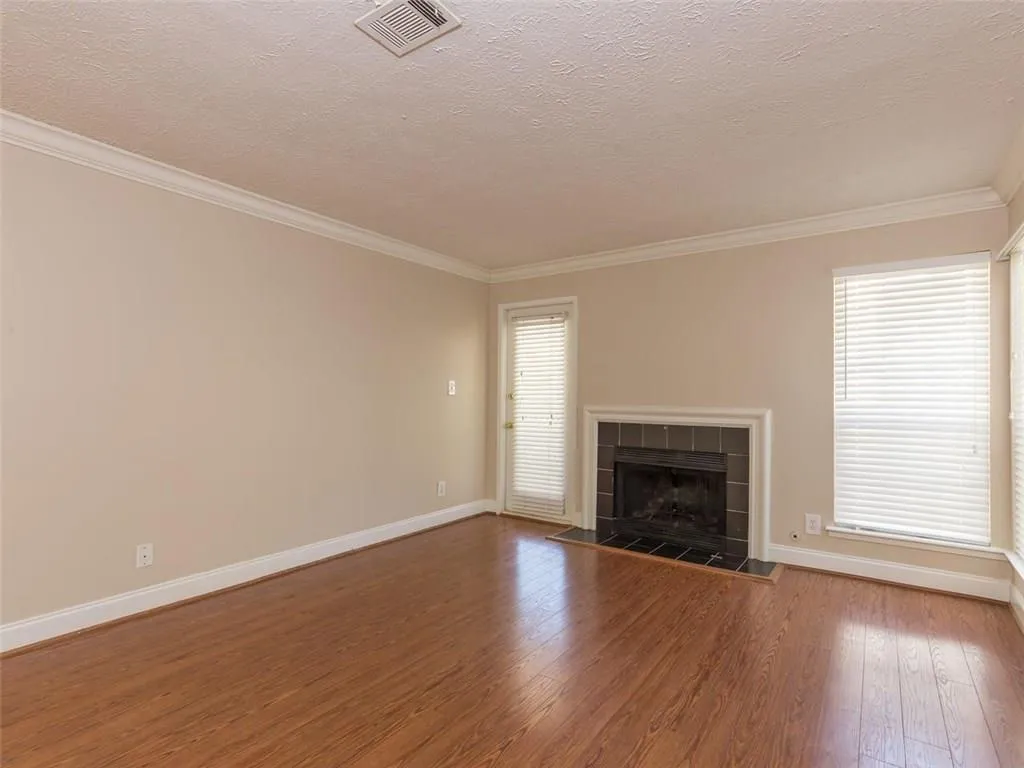 6804 Glenridge Drive Unit D, Atlanta, Georgia 30328, 2 Bedrooms Bedrooms, ,1 BathroomBathrooms,Residential,Sold,6804 Glenridge Drive Unit D,5963198