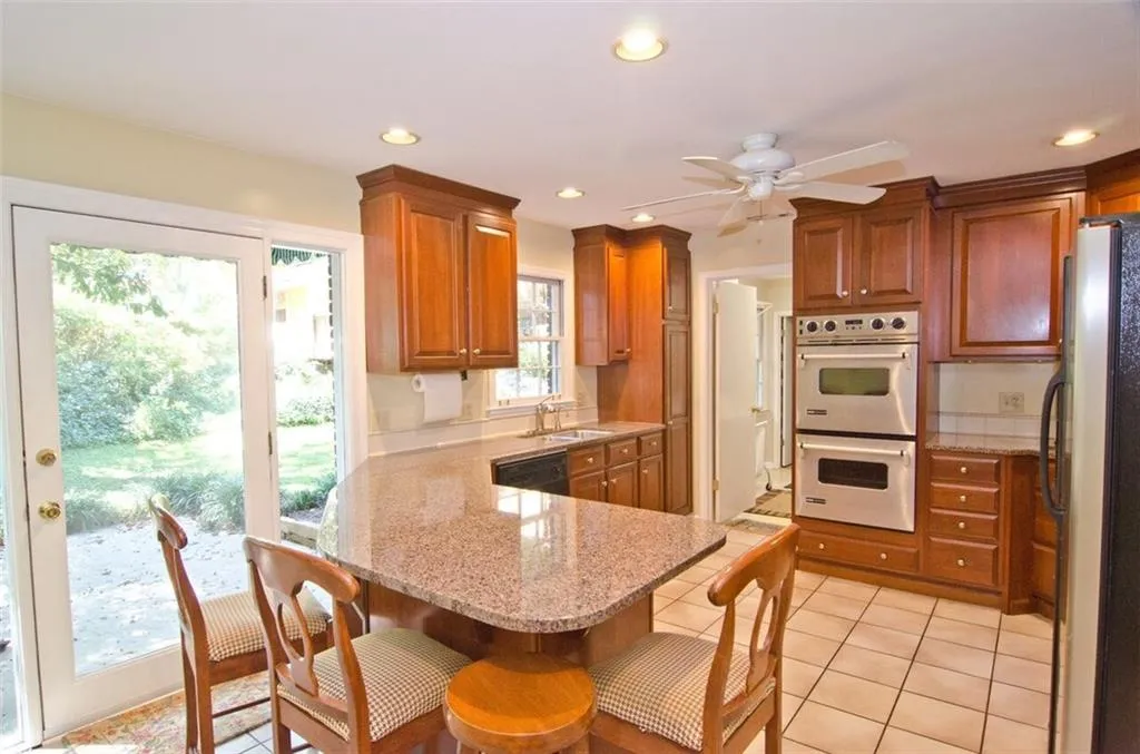 1922 Northside Drive Nw, Atlanta, Georgia 30318, 3 Bedrooms Bedrooms, ,2 BathroomsBathrooms,Residential,Sold,1922 Northside Drive Nw,5901088