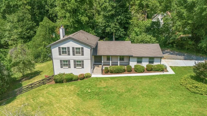 9630 Pine Thicket Way, Roswell, Georgia 30075