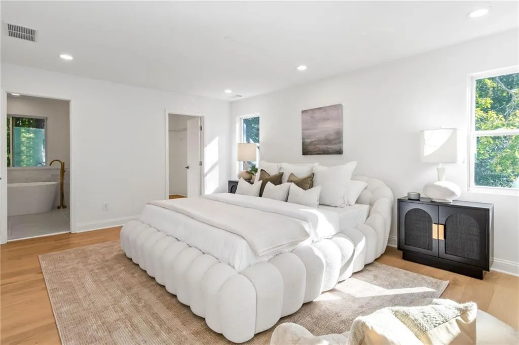 7181 Twin Branch Court, Atlanta, Georgia 30328, 4 Bedrooms Bedrooms, ,4 BathroomsBathrooms,Residential,Sold,7181 Twin Branch Court,7466661