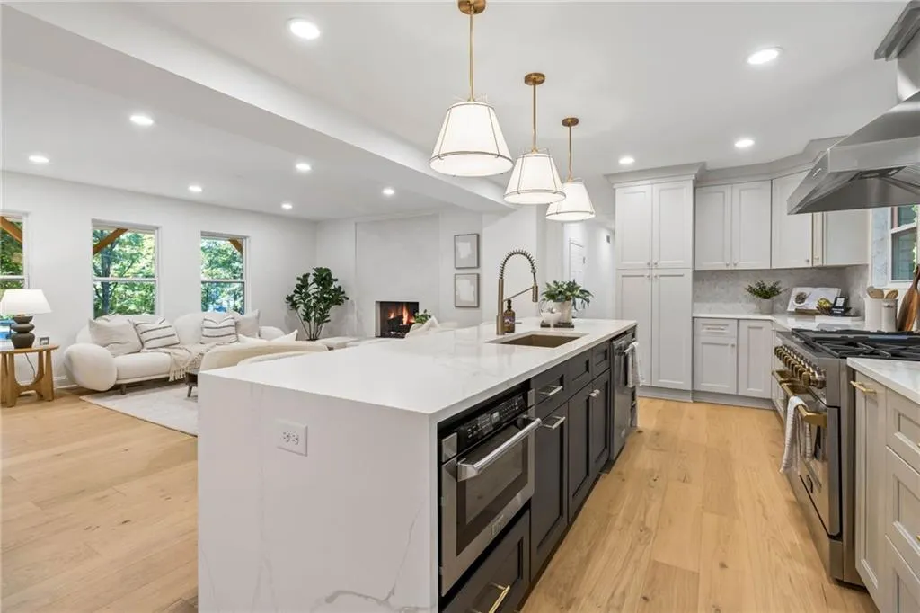 7181 Twin Branch Court, Atlanta, Georgia 30328, 4 Bedrooms Bedrooms, ,4 BathroomsBathrooms,Residential,Sold,7181 Twin Branch Court,7466661