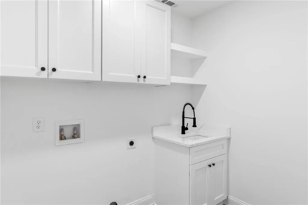 7181 Twin Branch Court, Atlanta, Georgia 30328, 4 Bedrooms Bedrooms, ,4 BathroomsBathrooms,Residential,Sold,7181 Twin Branch Court,7466661