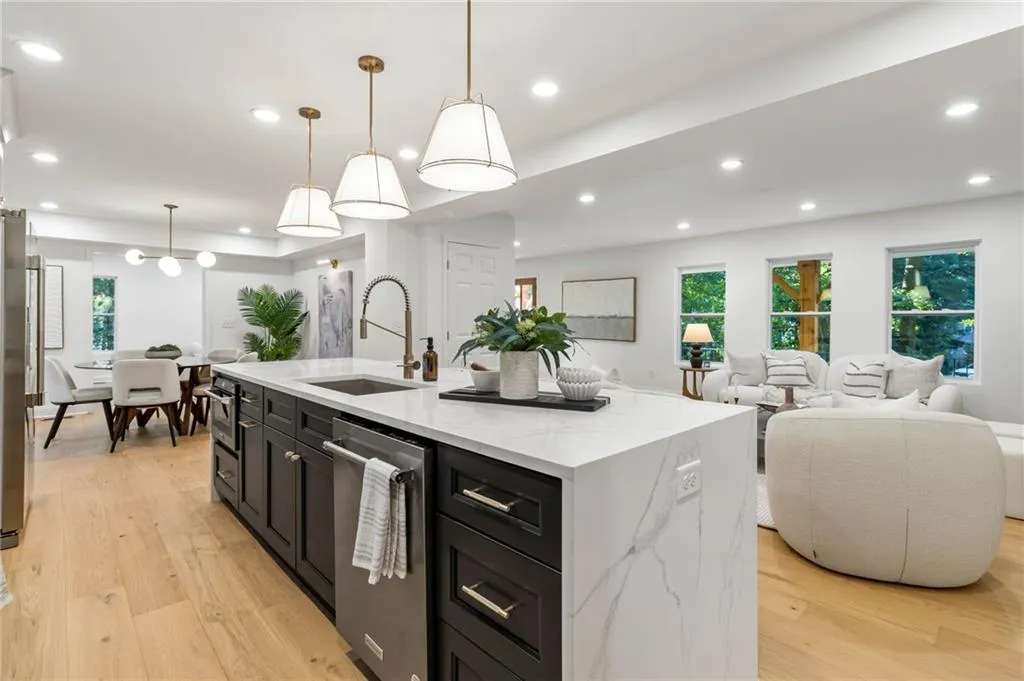 7181 Twin Branch Court, Atlanta, Georgia 30328, 4 Bedrooms Bedrooms, ,4 BathroomsBathrooms,Residential,Sold,7181 Twin Branch Court,7466661