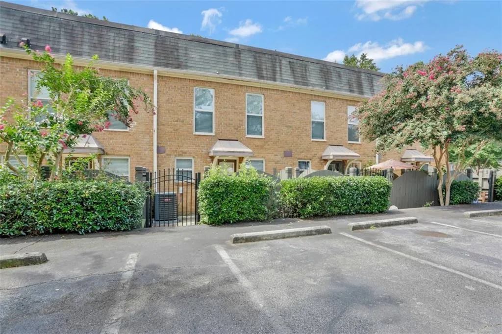 225 Winding River Drive Unit C, Sandy Springs, Georgia 30350, 2 Bedrooms Bedrooms, ,2 BathroomsBathrooms,Residential,Sold,225 Winding River Drive Unit C,6945753