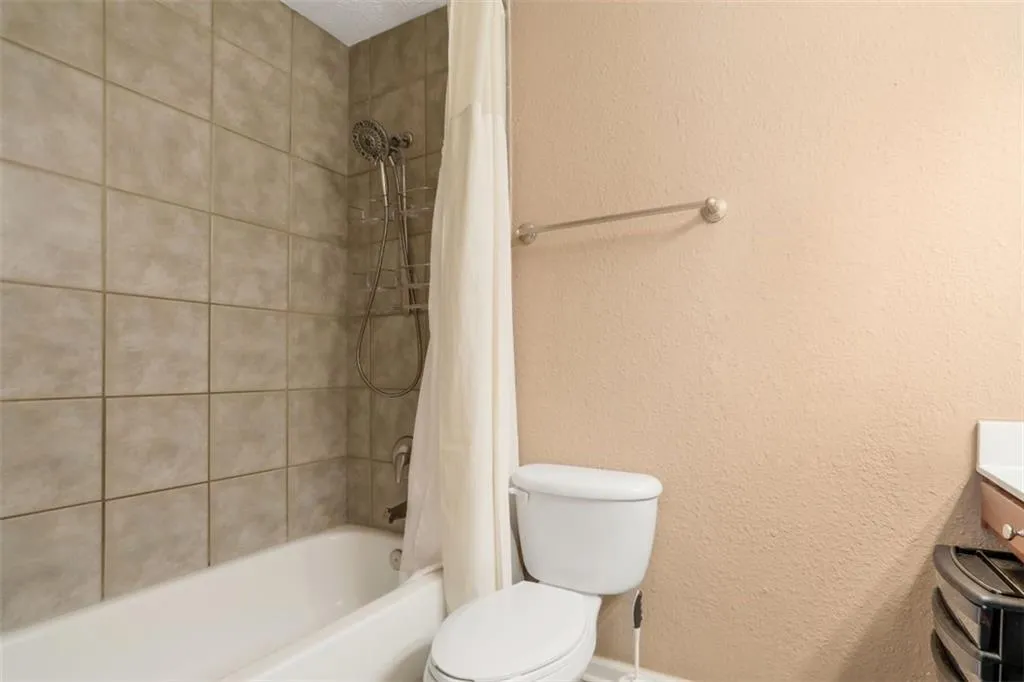 225 Winding River Drive Unit C, Sandy Springs, Georgia 30350, 2 Bedrooms Bedrooms, ,2 BathroomsBathrooms,Residential,Sold,225 Winding River Drive Unit C,6945753