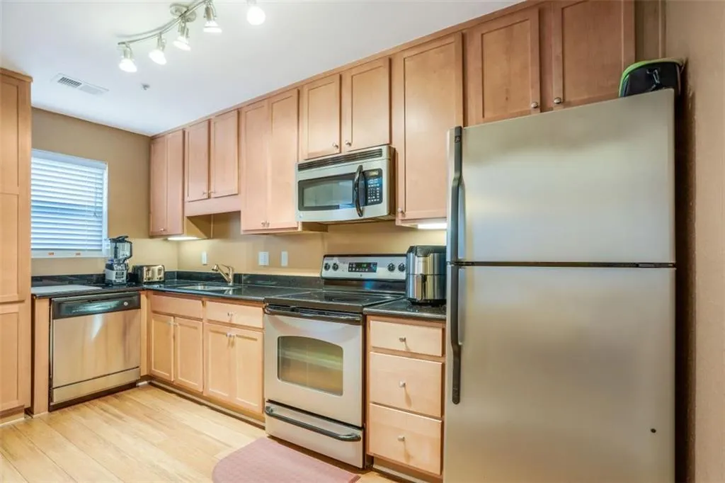 225 Winding River Drive Unit C, Sandy Springs, Georgia 30350, 2 Bedrooms Bedrooms, ,2 BathroomsBathrooms,Residential,Sold,225 Winding River Drive Unit C,6945753