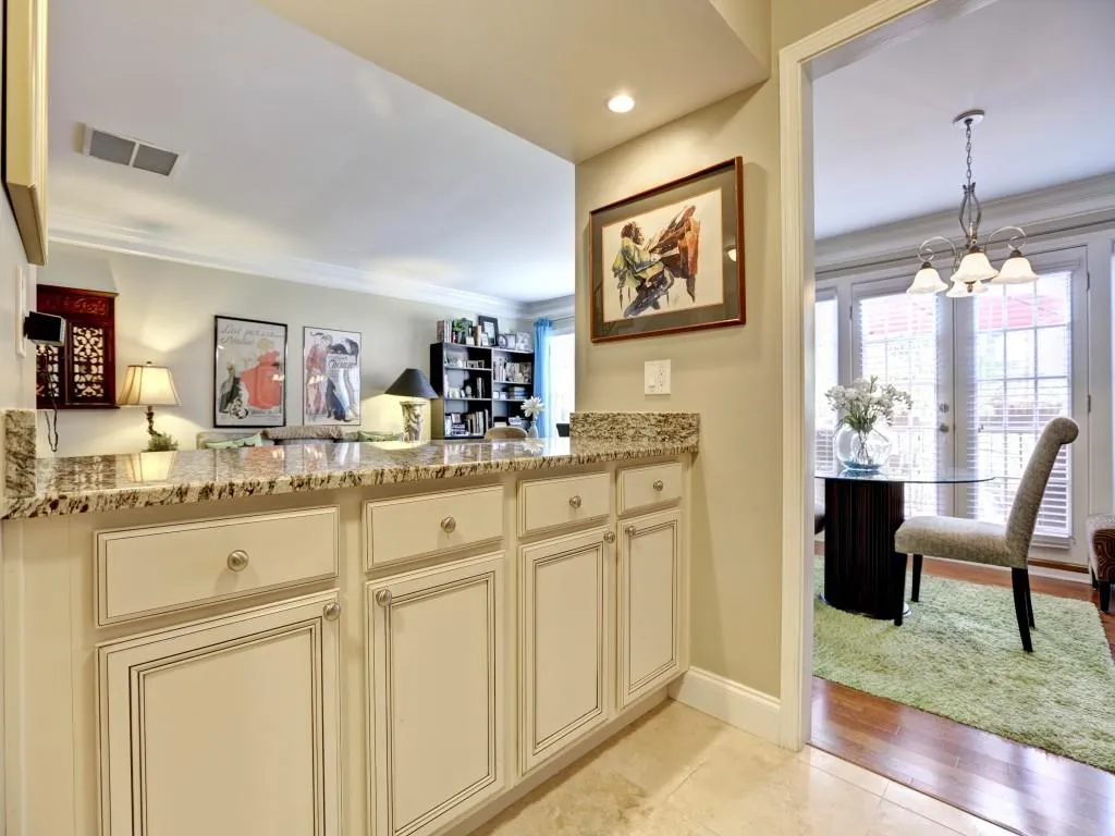 6980 Roswell Road Unit C5, Atlanta, Georgia 30328, 2 Bedrooms Bedrooms, ,2 BathroomsBathrooms,Residential,Sold,6980 Roswell Road Unit C5,5707660