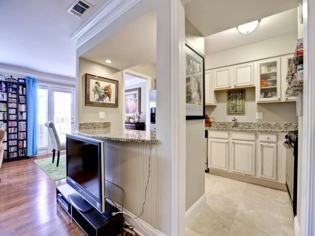 6980 Roswell Road Unit C5, Atlanta, Georgia 30328, 2 Bedrooms Bedrooms, ,2 BathroomsBathrooms,Residential,Sold,6980 Roswell Road Unit C5,5707660