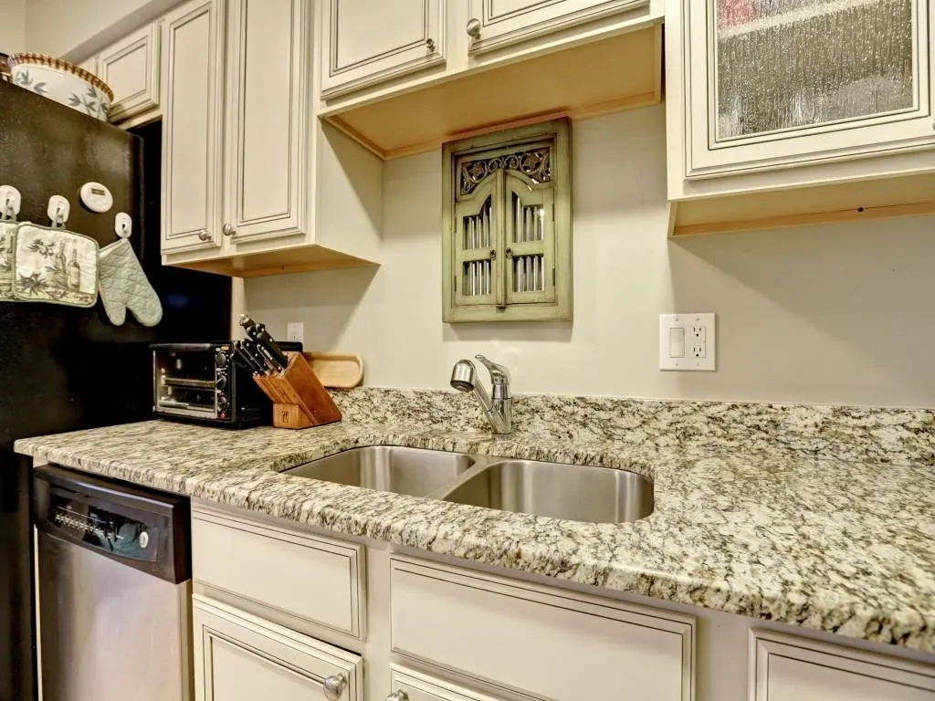 6980 Roswell Road Unit C5, Atlanta, Georgia 30328, 2 Bedrooms Bedrooms, ,2 BathroomsBathrooms,Residential,Sold,6980 Roswell Road Unit C5,5707660