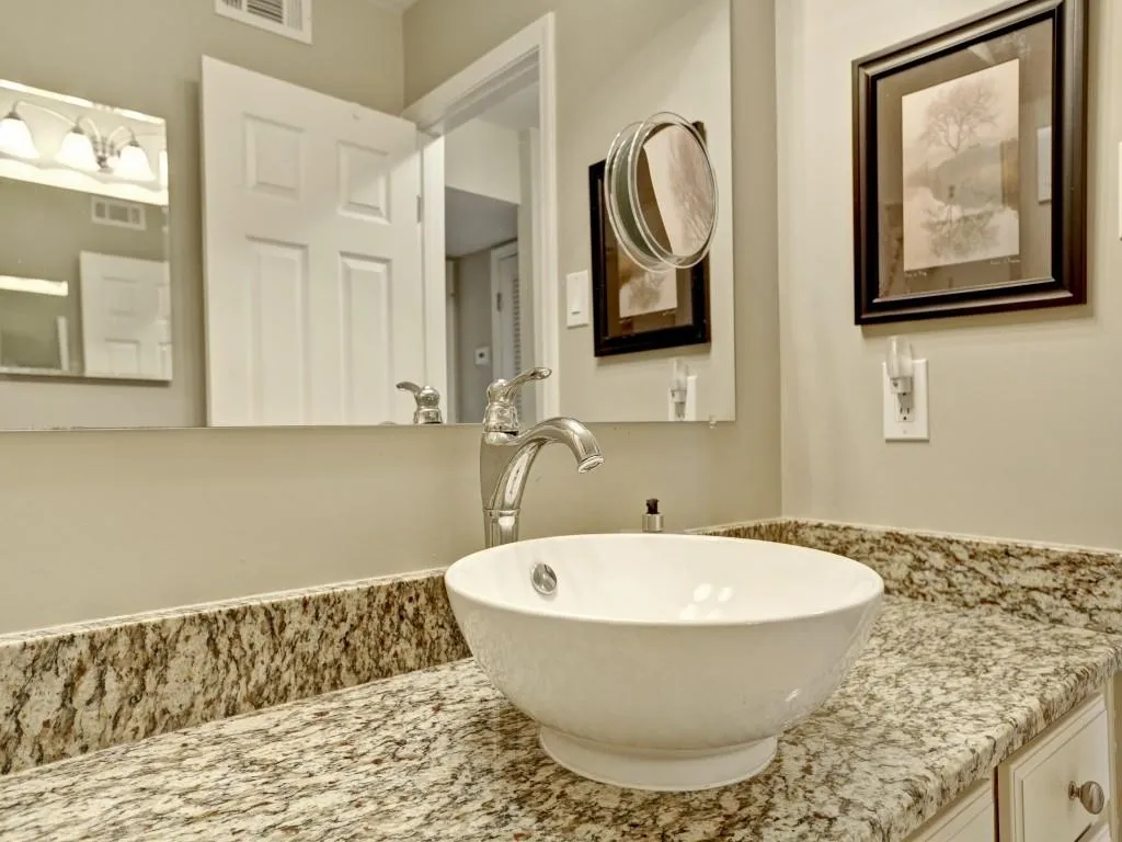 6980 Roswell Road Unit C5, Atlanta, Georgia 30328, 2 Bedrooms Bedrooms, ,2 BathroomsBathrooms,Residential,Sold,6980 Roswell Road Unit C5,5707660