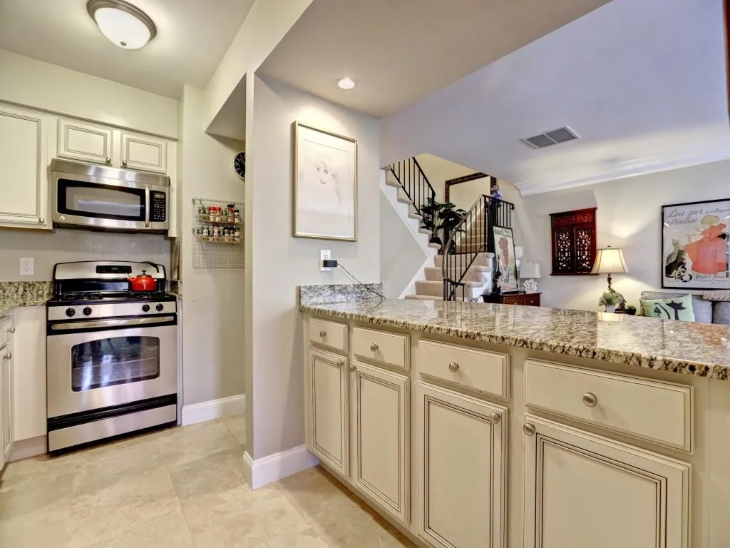 6980 Roswell Road Unit C5, Atlanta, Georgia 30328, 2 Bedrooms Bedrooms, ,2 BathroomsBathrooms,Residential,Sold,6980 Roswell Road Unit C5,5707660