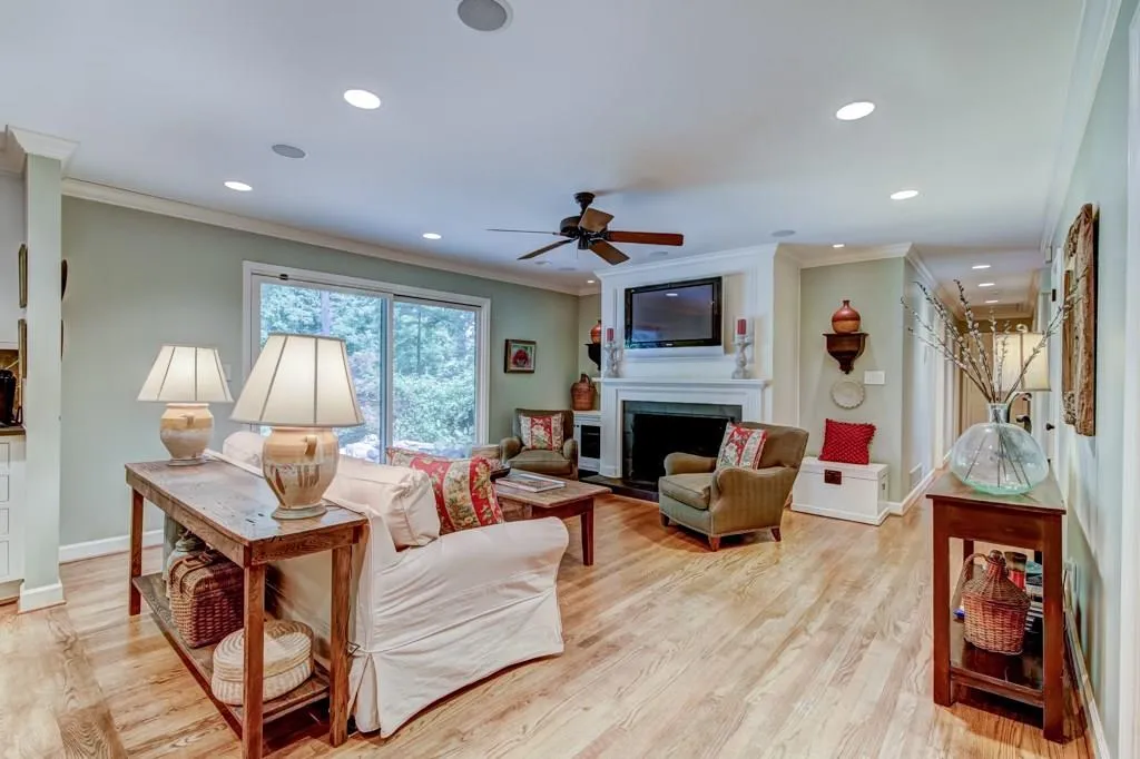 6580 Williamson Drive, Sandy Springs, Georgia 30328, 3 Bedrooms Bedrooms, ,3 BathroomsBathrooms,Residential,Sold,6580 Williamson Drive,6038080