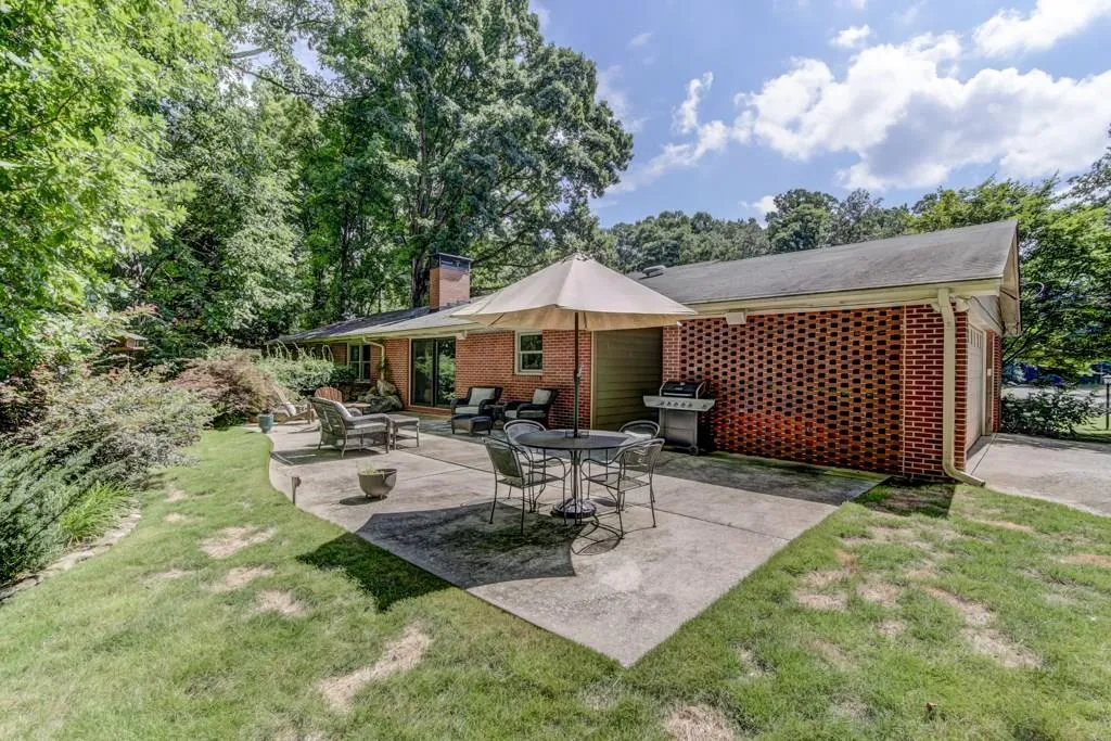 6580 Williamson Drive, Sandy Springs, Georgia 30328, 3 Bedrooms Bedrooms, ,3 BathroomsBathrooms,Residential,Sold,6580 Williamson Drive,6038080