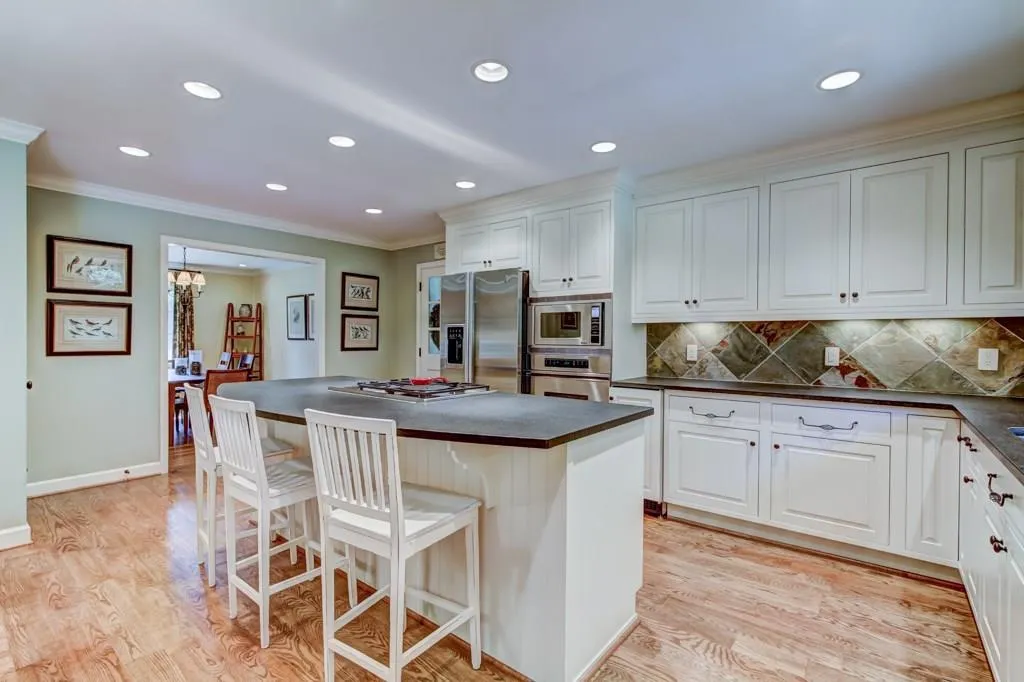 6580 Williamson Drive, Sandy Springs, Georgia 30328, 3 Bedrooms Bedrooms, ,3 BathroomsBathrooms,Residential,Sold,6580 Williamson Drive,6038080