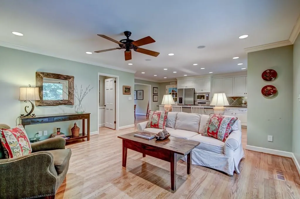 6580 Williamson Drive, Sandy Springs, Georgia 30328, 3 Bedrooms Bedrooms, ,3 BathroomsBathrooms,Residential,Sold,6580 Williamson Drive,6038080