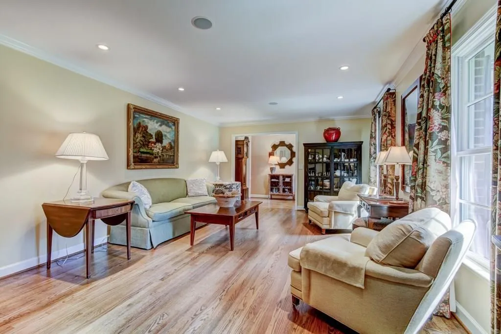 6580 Williamson Drive, Sandy Springs, Georgia 30328, 3 Bedrooms Bedrooms, ,3 BathroomsBathrooms,Residential,Sold,6580 Williamson Drive,6038080