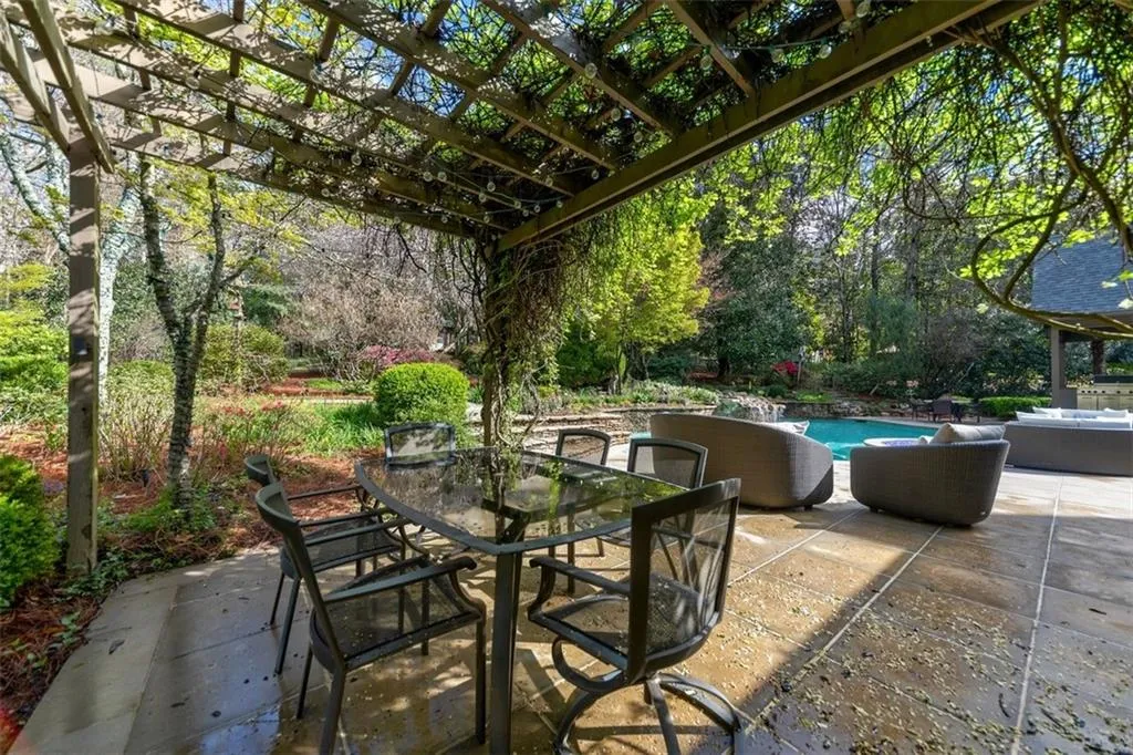 5016 Green Pine Drive Ne, Sandy Springs, Georgia 30342, 5 Bedrooms Bedrooms, ,5 BathroomsBathrooms,Residential,Sold,5016 Green Pine Drive Ne,6696584