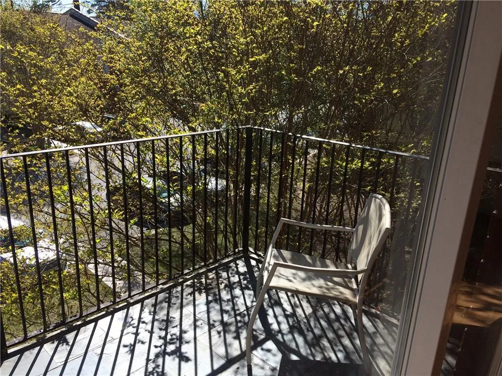 6851 Roswell Road Unit K9, Sandy Springs, Georgia 30328, 3 Bedrooms Bedrooms, ,2 BathroomsBathrooms,Residential,Sold,6851 Roswell Road Unit K9,5637119