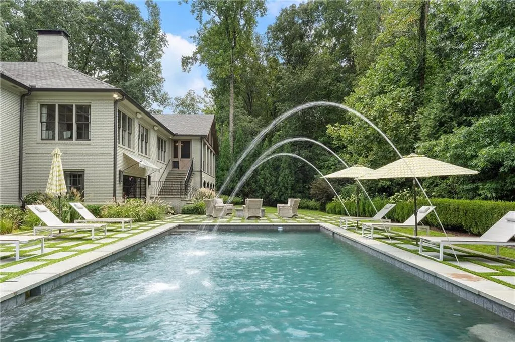 Gas fired Fire pit next to the pool.