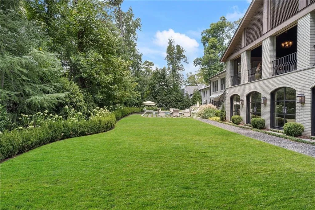 Large lawn in back.