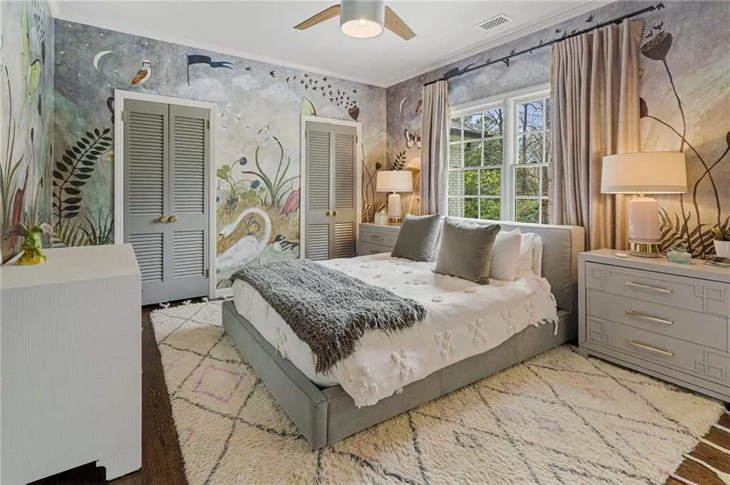 Secondary bedroom on main.